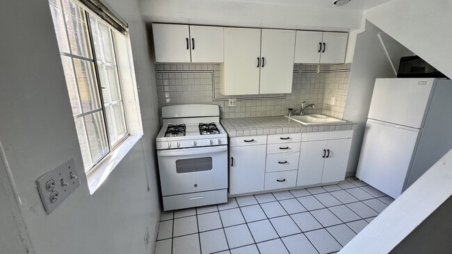 459 N Alfred St, Unit 1/2 in Los Angeles, CA - Foto de edificio - Building Photo