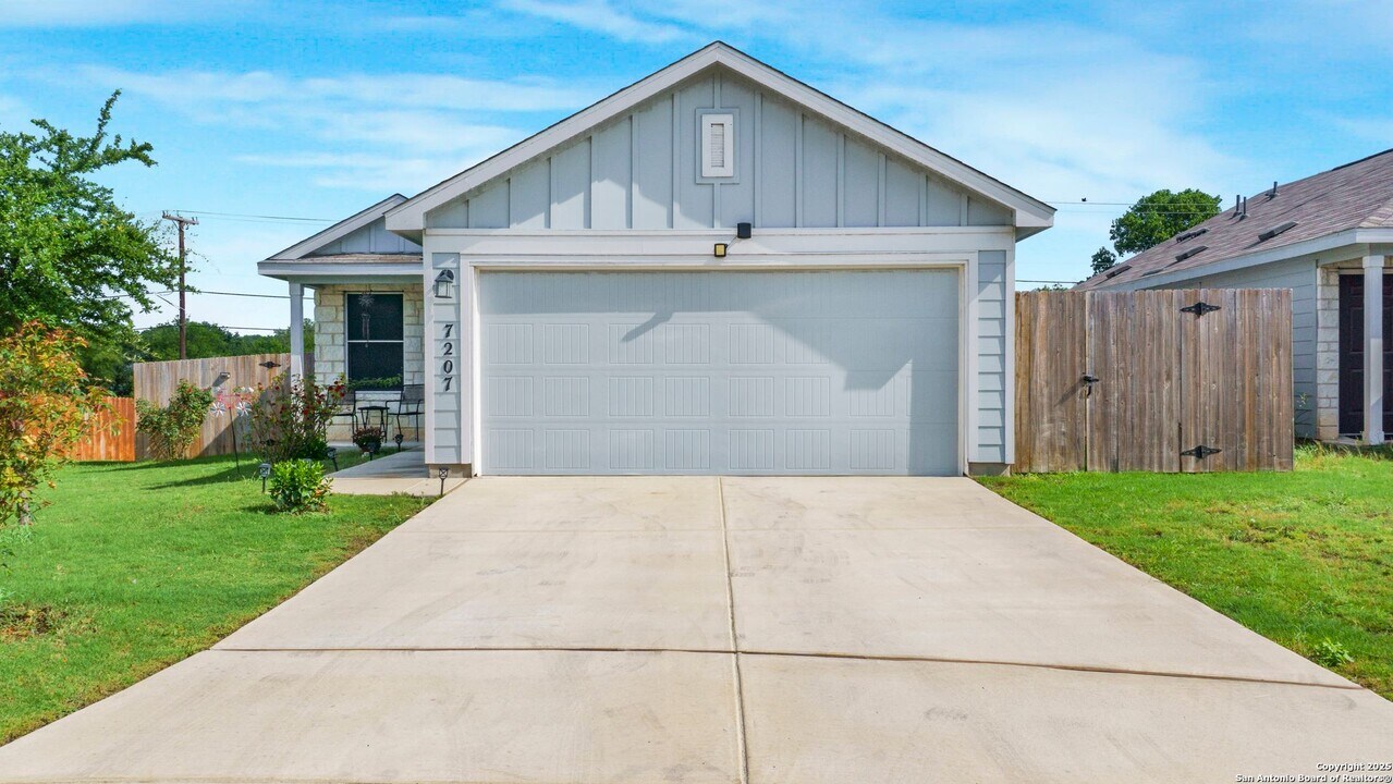7207 Rosada Way in San Antonio, TX - Building Photo