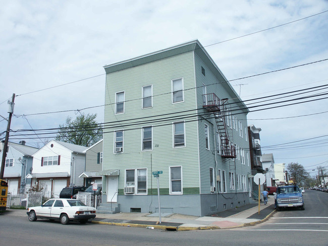 278 1st St in Elizabeth, NJ - Foto de edificio - Building Photo