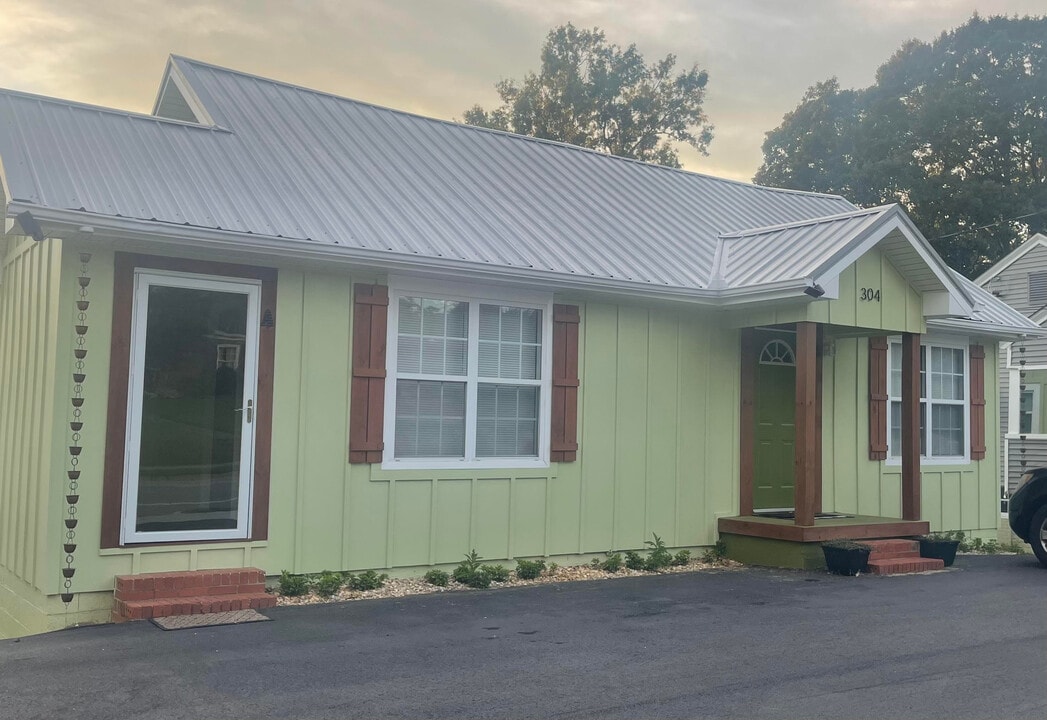304 Stewart St, Unit 304-apt B in Carrollton, GA - Foto de edificio