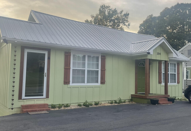 304 Stewart St, Unit 304-apt B