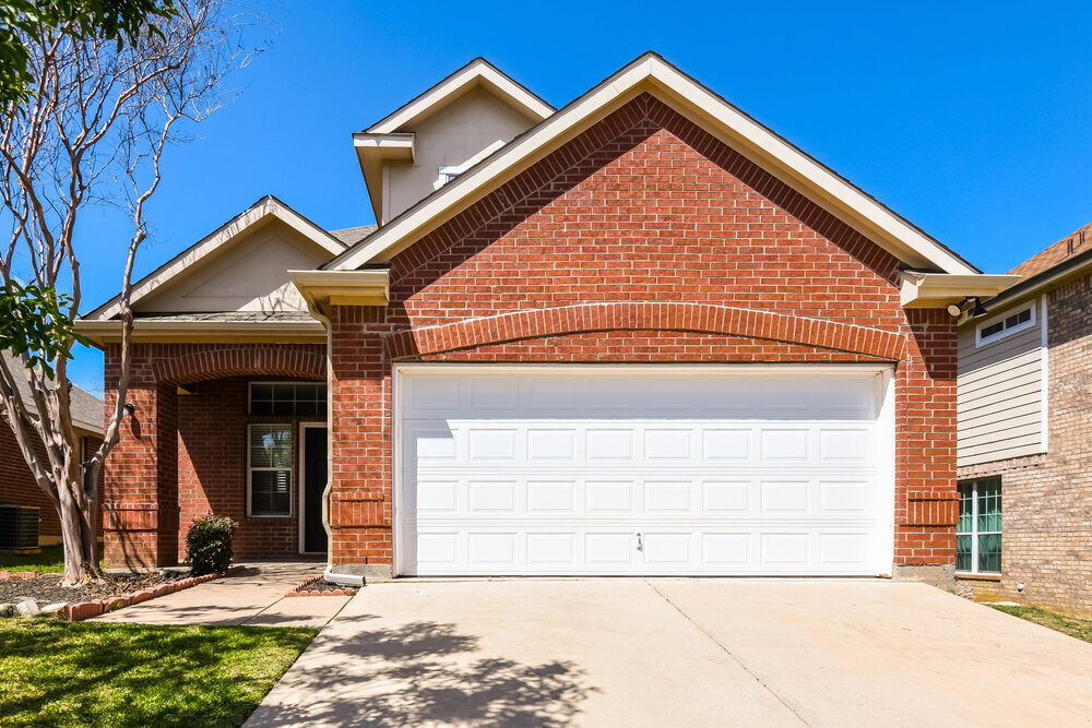 4913 Happy Trail in Fort Worth, TX - Building Photo