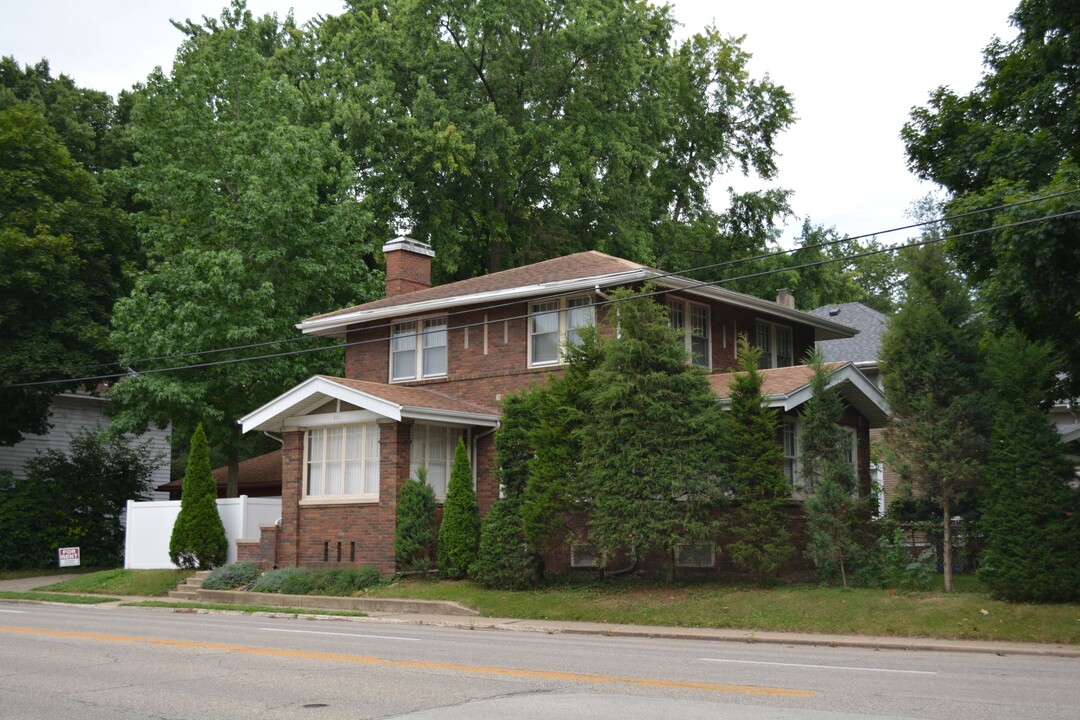 501 E Emerson St in Bloomington, IL - Building Photo