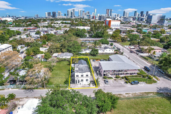 3025 NW 8th Ave in Miami, FL - Building Photo - Building Photo