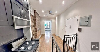 PERRY ST., Unit 2 in New York, NY - Building Photo