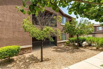 8324 W Charleston Blvd, Unit 1033 in Las Vegas, NV - Building Photo - Building Photo