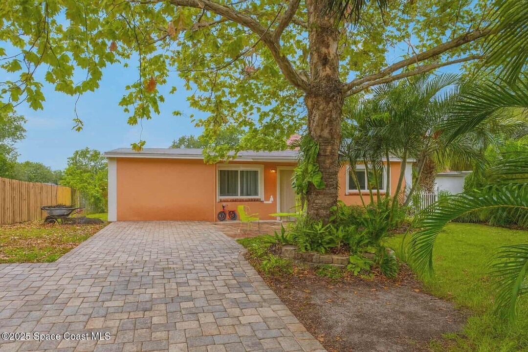 1112 Broadmoor Dr in Cocoa, FL - Building Photo
