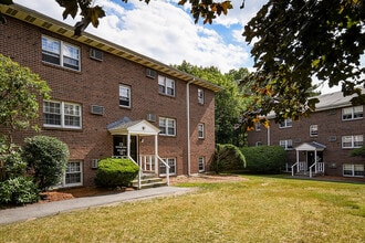 Heritage Gardens in Leominster, MA - Foto de edificio - Building Photo