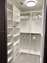 1000 Brickell Plaza, Unit 3807 in Miami, FL - Building Photo - Building Photo