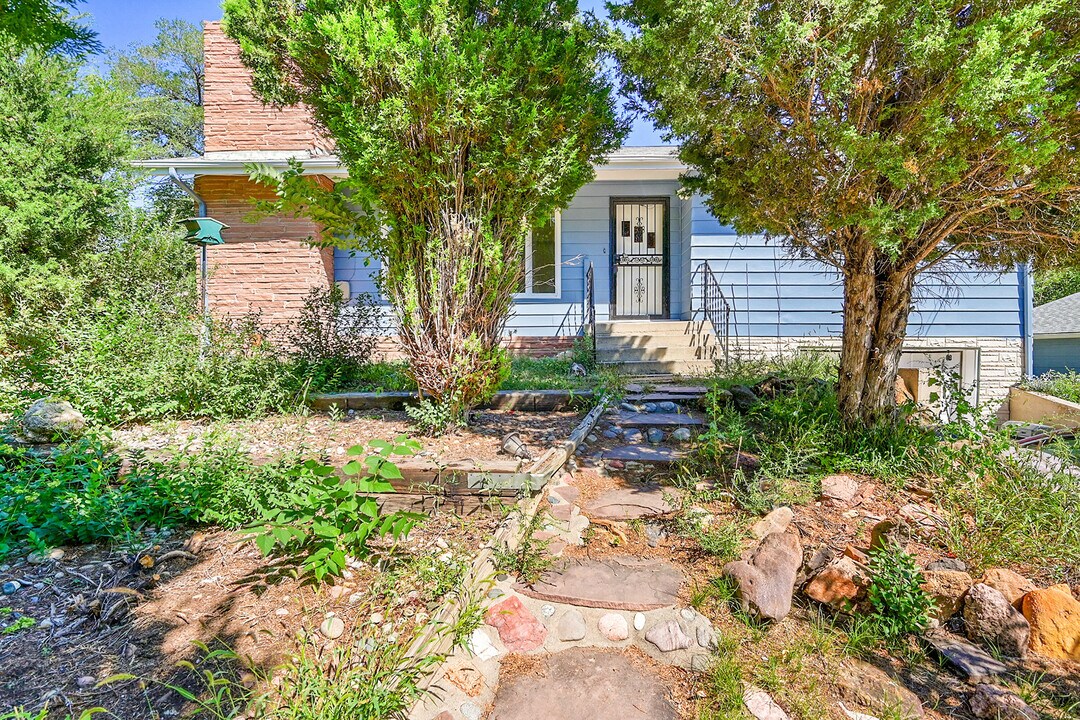 224 W Navajo St in Colorado Springs, CO - Building Photo