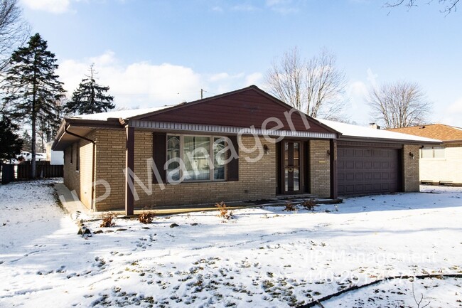 3640 Chrisfield Dr in Rocky River, OH - Building Photo - Building Photo