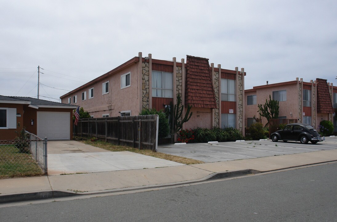 725-727 Boulevard Ave in Imperial Beach, CA - Foto de edificio