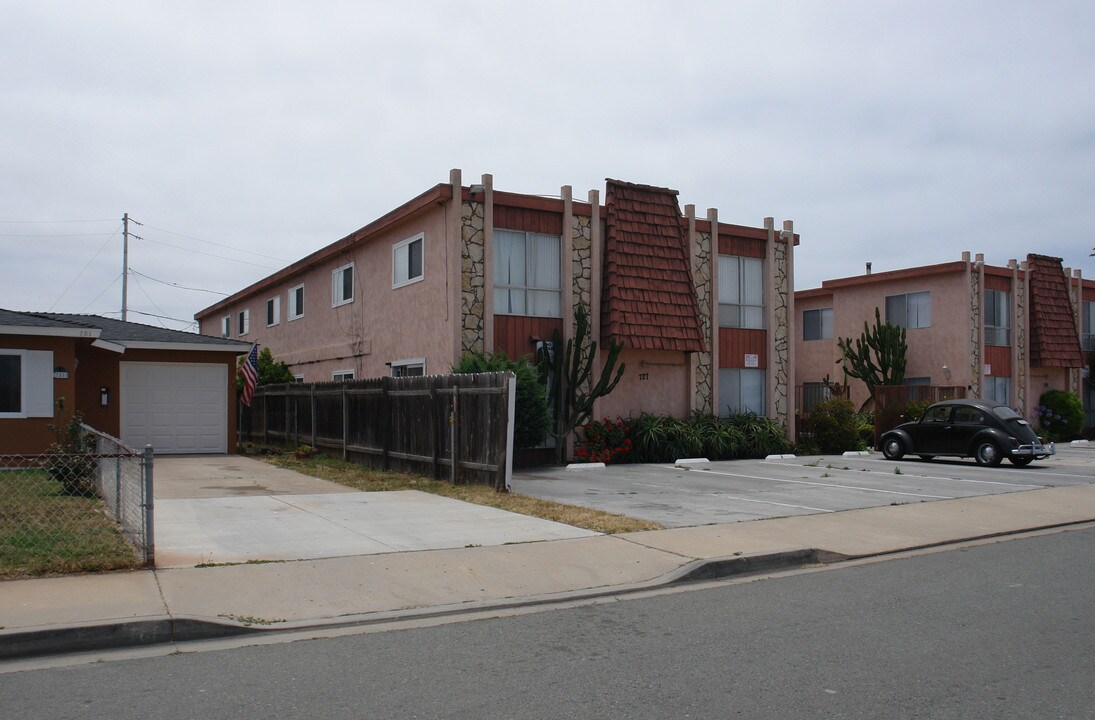 725-727 Boulevard Ave in Imperial Beach, CA - Building Photo