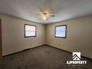 3305 S Elmwood Ave in Sioux Falls, SD - Building Photo - Building Photo