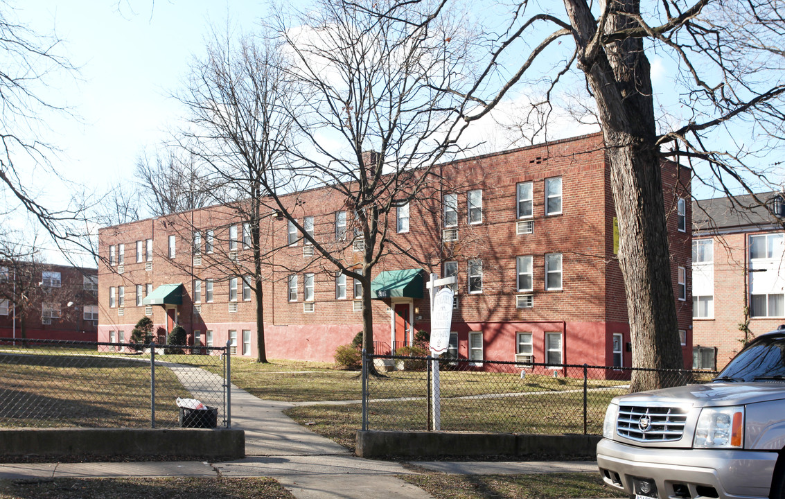 Dolfield Court in Baltimore, MD - Building Photo