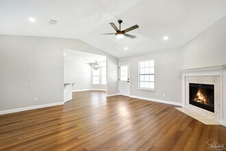 323 Twisted Oak Dr in Gonzalez, FL - Building Photo - Building Photo