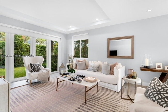 5605 SW 65th Ave in South Miami, FL - Building Photo - Building Photo