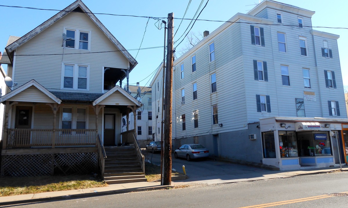 923 S Main St in Waterbury, CT - Foto de edificio