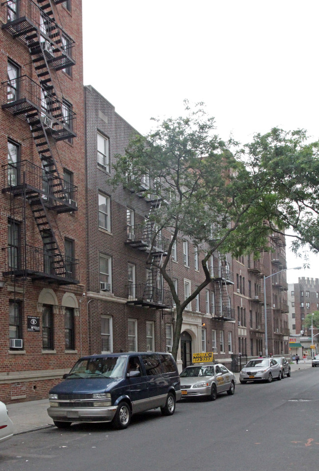 The Eleanore Apartment in Brooklyn, NY - Foto de edificio - Building Photo