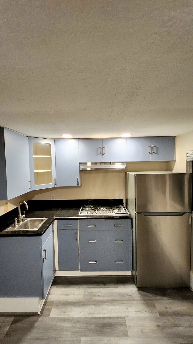 885 Fourth Ave in Pinole, CA - Building Photo - Building Photo
