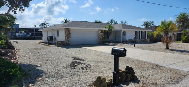 1666 Sabal Palm Dr in Sanibel, FL - Building Photo - Building Photo