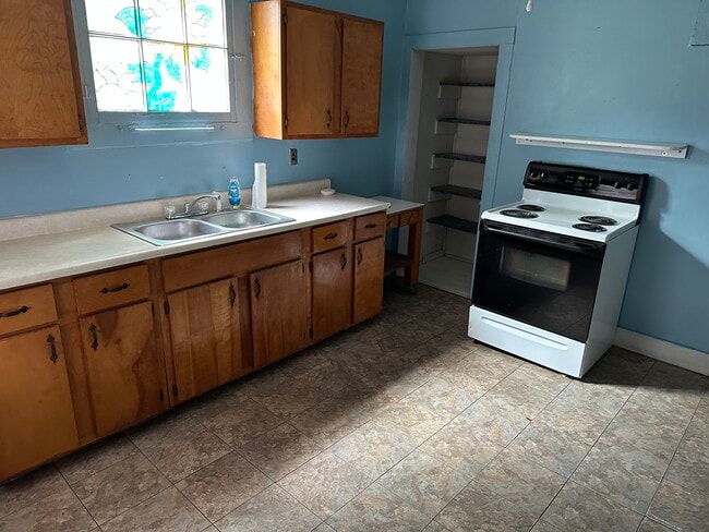 325 Carpenter St, Unit 325 in West Columbia, SC - Building Photo - Building Photo