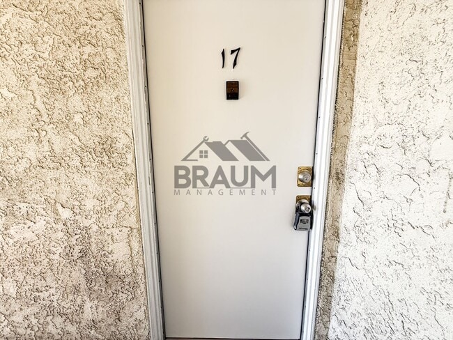 4636 Laurel Canyon Blvd in Los Angeles, CA - Foto de edificio - Building Photo