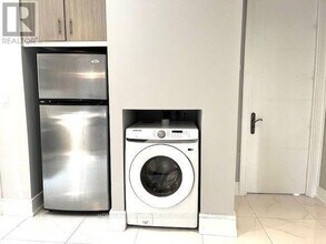 220 Ossington Ave in Toronto, ON - Building Photo - Building Photo