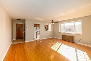 FRIENDSHIP COURT in Pittsburgh, PA - Building Photo