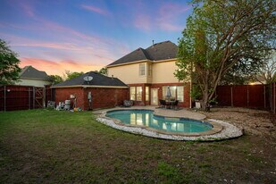 141 Morningside Dr in Grand Prairie, TX - Building Photo