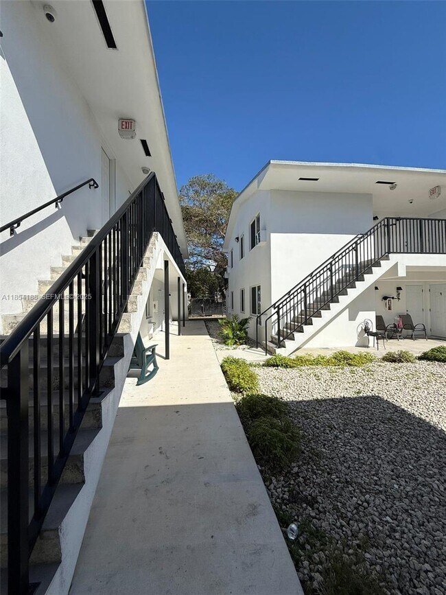 747 NW 60th St in Miami, FL - Building Photo - Building Photo