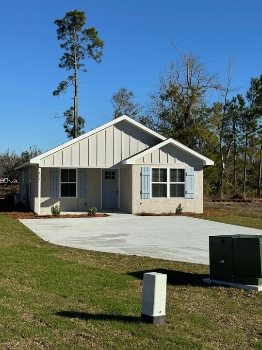 107 Crown Cir in Brunswick, GA - Building Photo