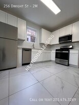 256 Dwight St in Jersey City, NJ - Building Photo