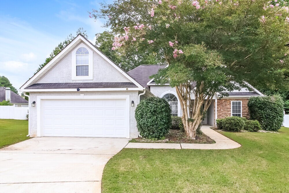 1303 Vine Cir in Mcdonough, GA - Building Photo