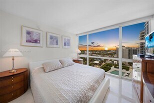 6801 Collins Ave, Unit 1403/Door 0/1414 in Miami Beach, FL - Building Photo
