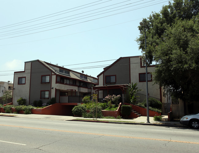 15946 Vanowen St in Van Nuys, CA - Building Photo - Building Photo