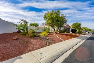 505 Regal Robin Way in North Las Vegas, NV - Building Photo - Building Photo