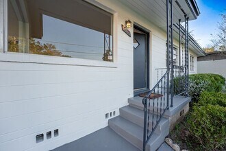 6030 Mizzell Dr in Jacksonville, FL - Building Photo - Building Photo