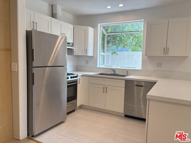 16699 Morrison St in Los Angeles, CA - Building Photo - Building Photo