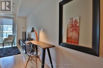 65 Bremner Blvd in Toronto, ON - Building Photo - Building Photo