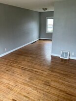 1226 W Mullan Ave in Waterloo, IA - Building Photo