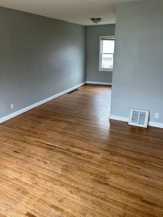 1226 W Mullan Ave in Waterloo, IA - Building Photo