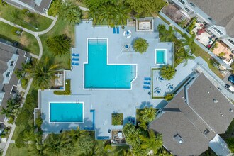 Antigua at Country Club of Miami in Hialeah, FL - Foto de edificio - Building Photo