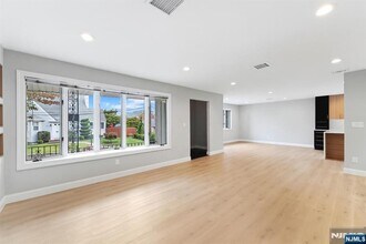 15 Barnes Dr in Ridgefield Park, NJ - Building Photo - Building Photo