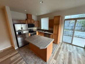 13009 NE 25th St in Vancouver, WA - Building Photo - Building Photo