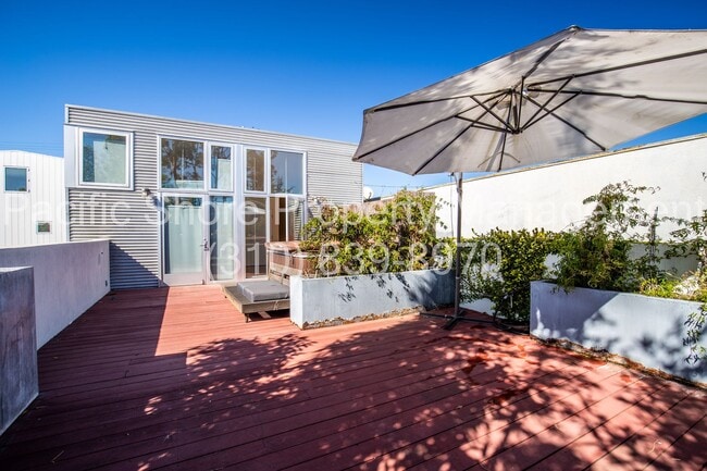 543 Rose Ave in Los Angeles, CA - Building Photo - Building Photo