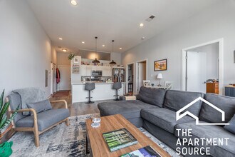 2251 W Lawrence Ave, Unit 104 in Chicago, IL - Foto de edificio - Building Photo