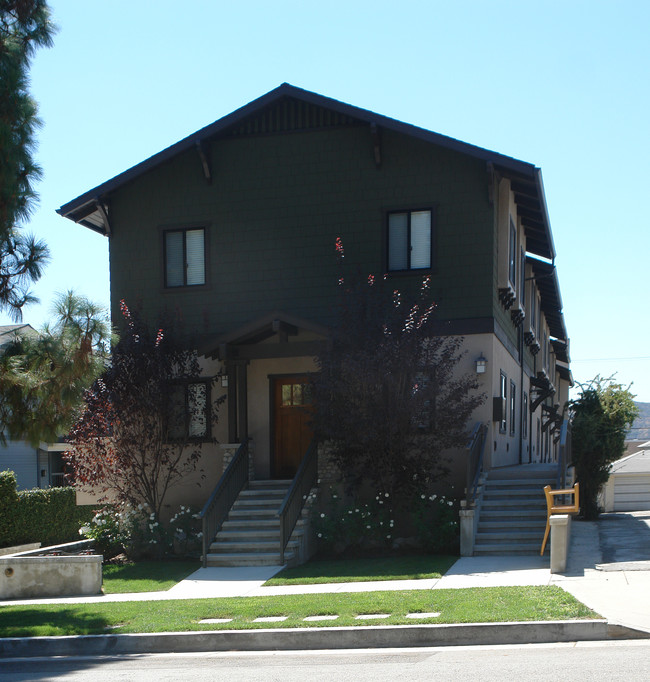 2252 Del Mar Rd in Montrose, CA - Foto de edificio - Building Photo