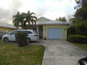 310 SE 3rd Ave in Delray Beach, FL - Building Photo - Building Photo