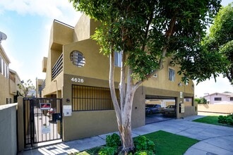 Laurel Terrace in Lawndale, CA - Foto de edificio - Building Photo